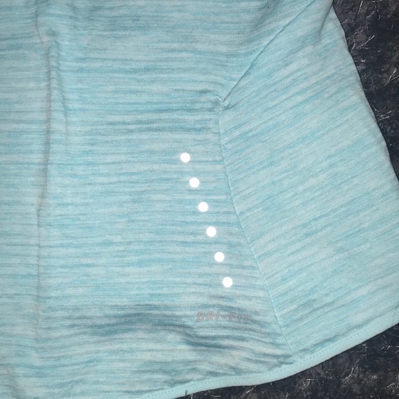 NEW NIKE DRI-FIT THERMAL TOP - Picture 6 of 8